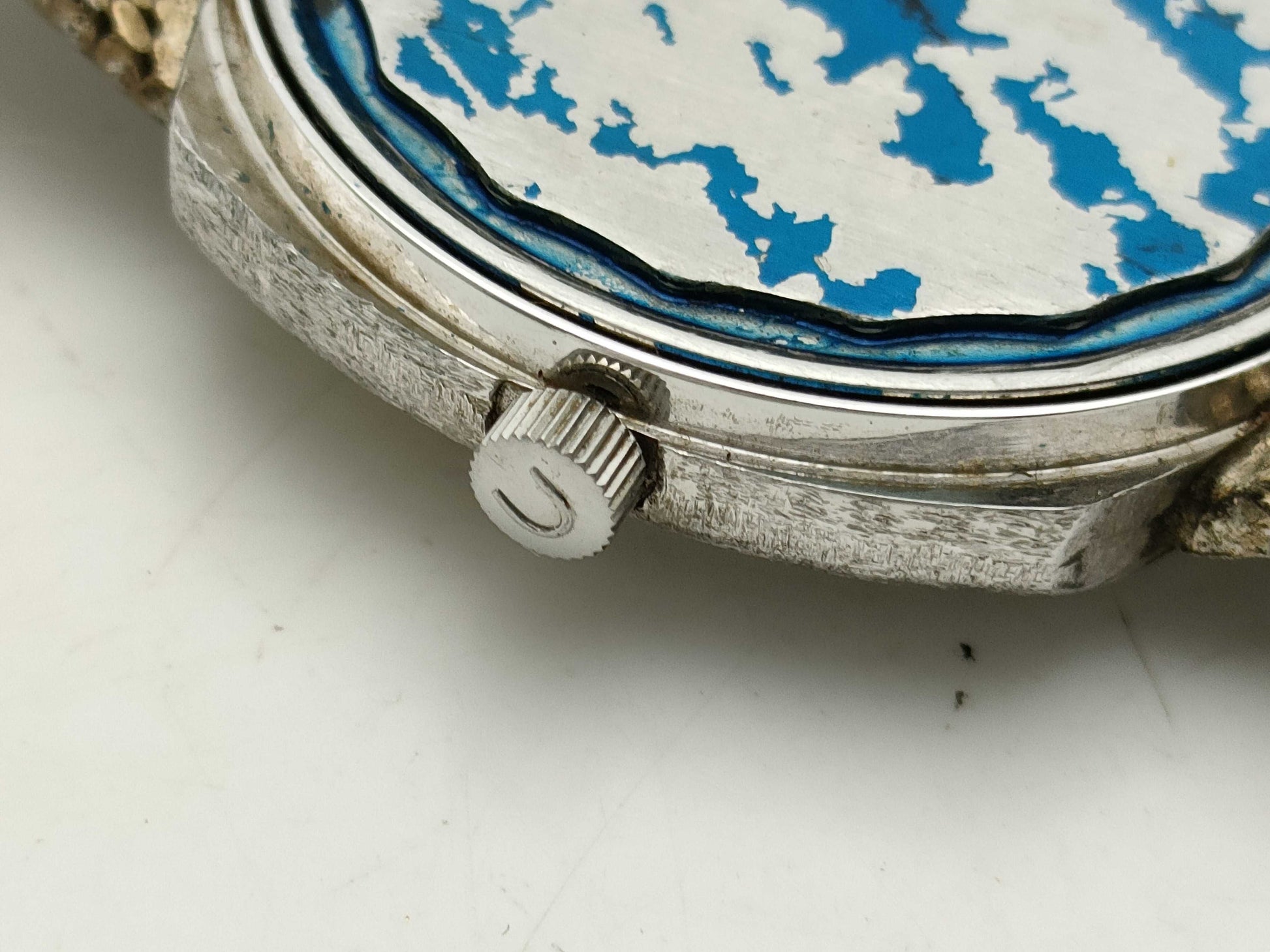UNIVERSAL GENEVE White Shadow Boys' Watch