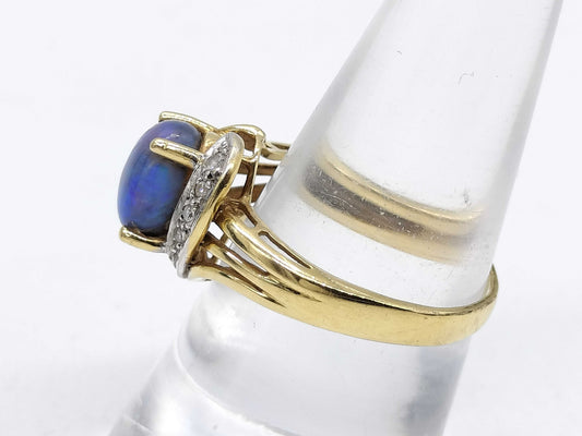 Opal diameter approximately 8.7mm x 7.3mm, diamond 18K 4.7g ring 