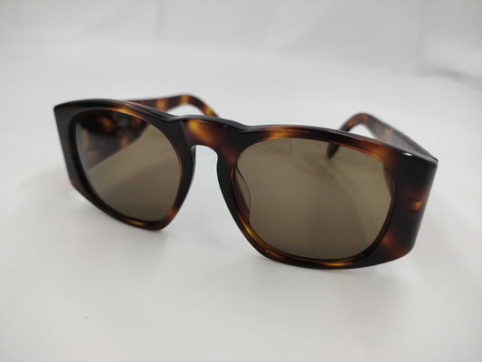  CHANEL tortoiseshell sunglasses with case