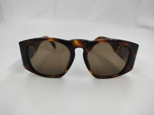  CHANEL tortoiseshell sunglasses with case