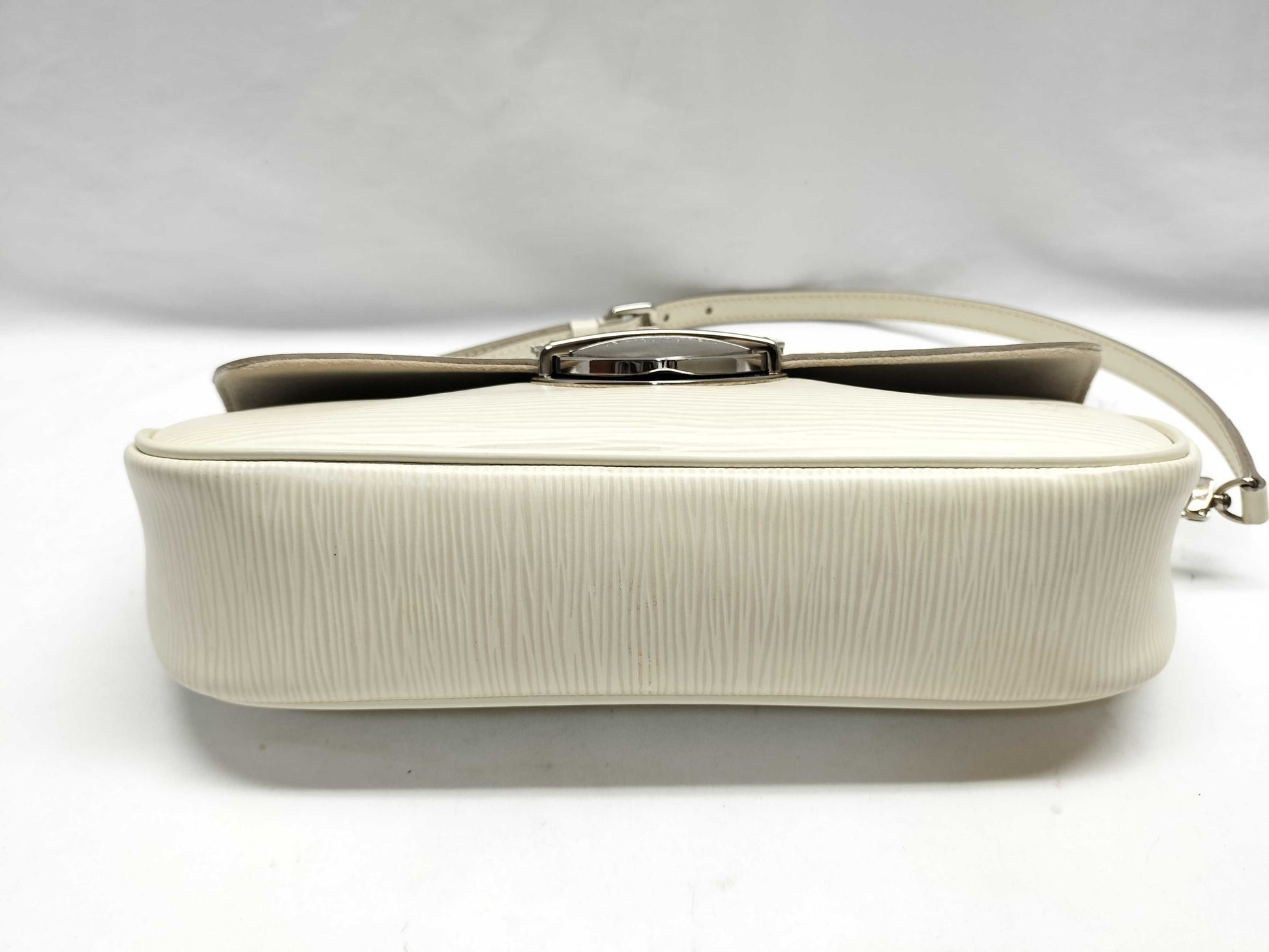 LOUIS VUITTON M5929J Epi Pochette Montaigne Handbag
