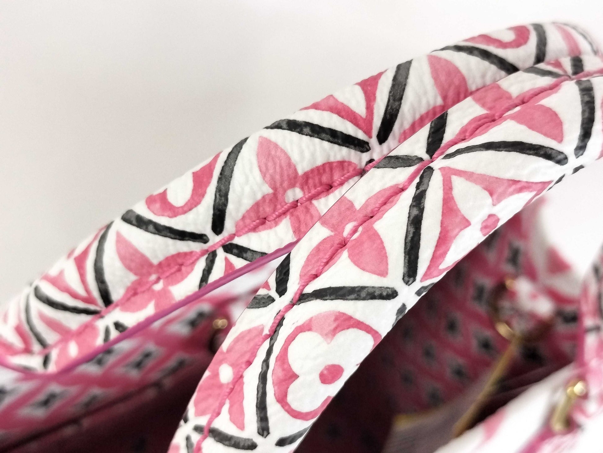 LOUIS VUITTON M22976 Monogram Flower Tile On the Go PM By the Pool RFID Verified Handbag