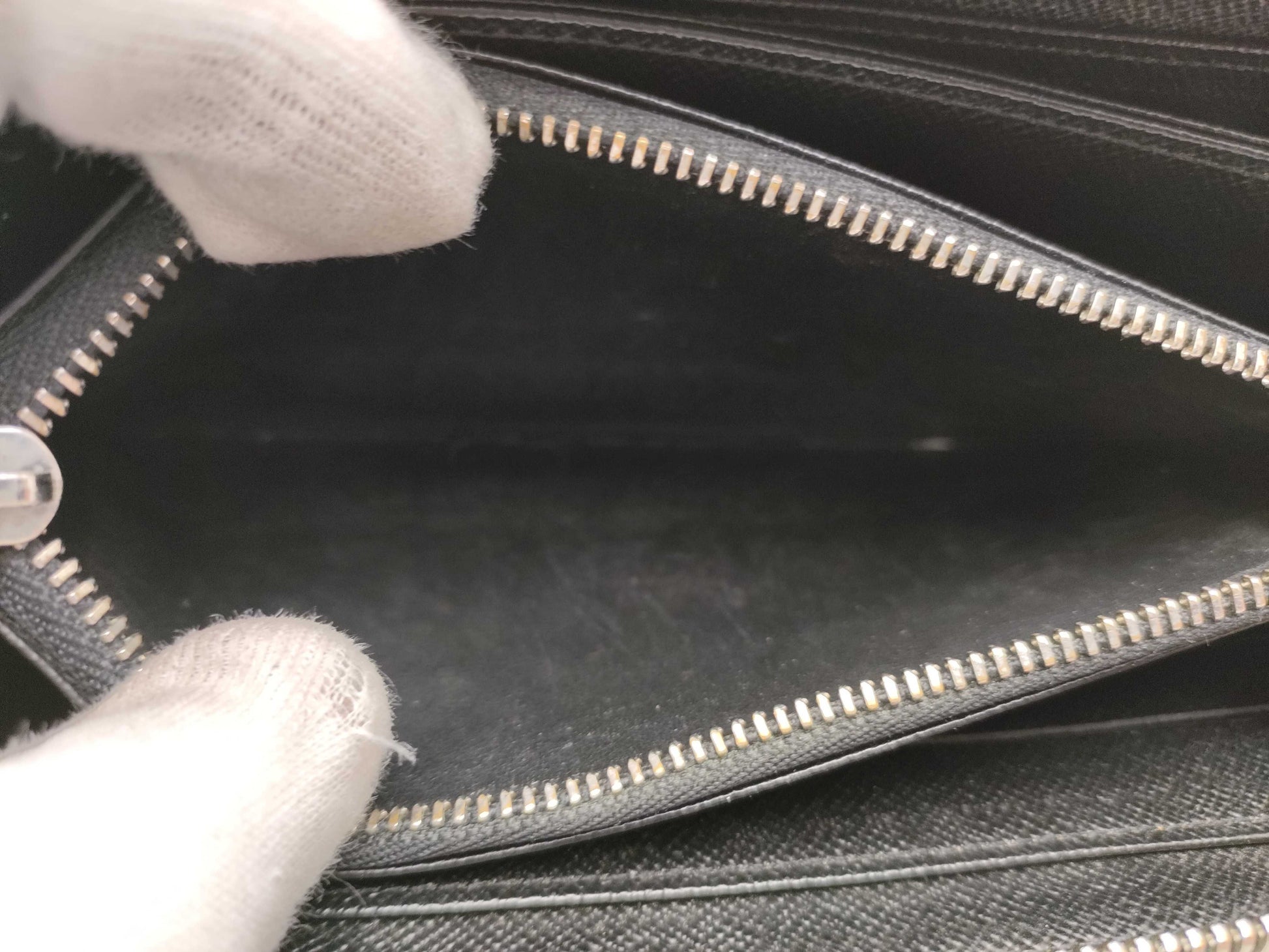 LOUIS VUITTON Epi Zippy Wallet