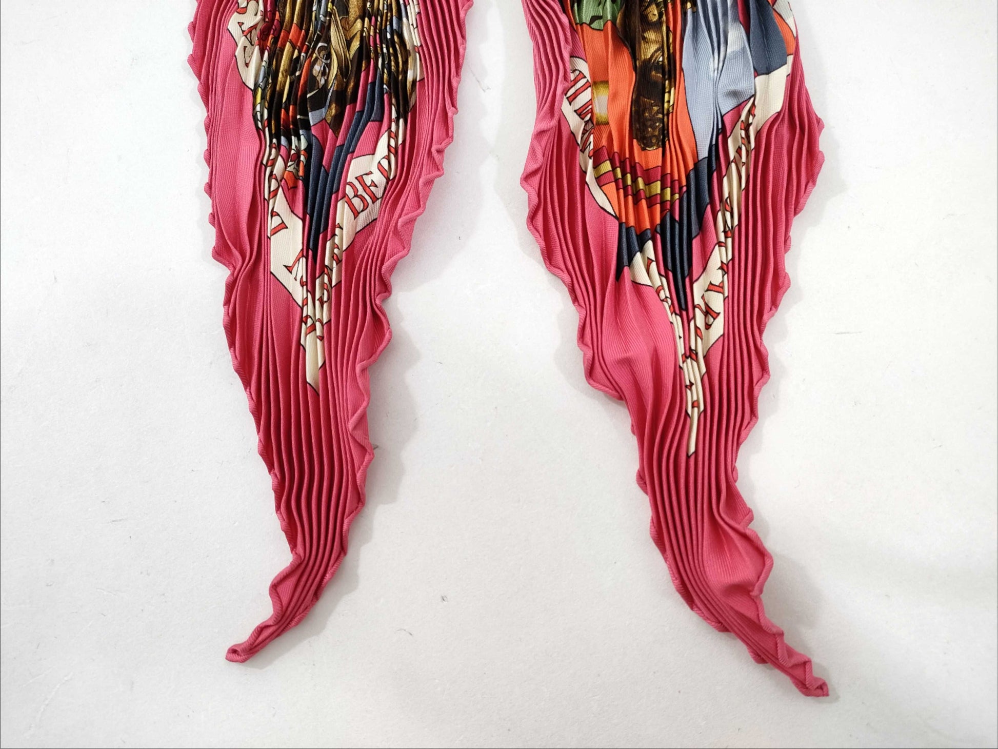 HERMES Accordion Scarf