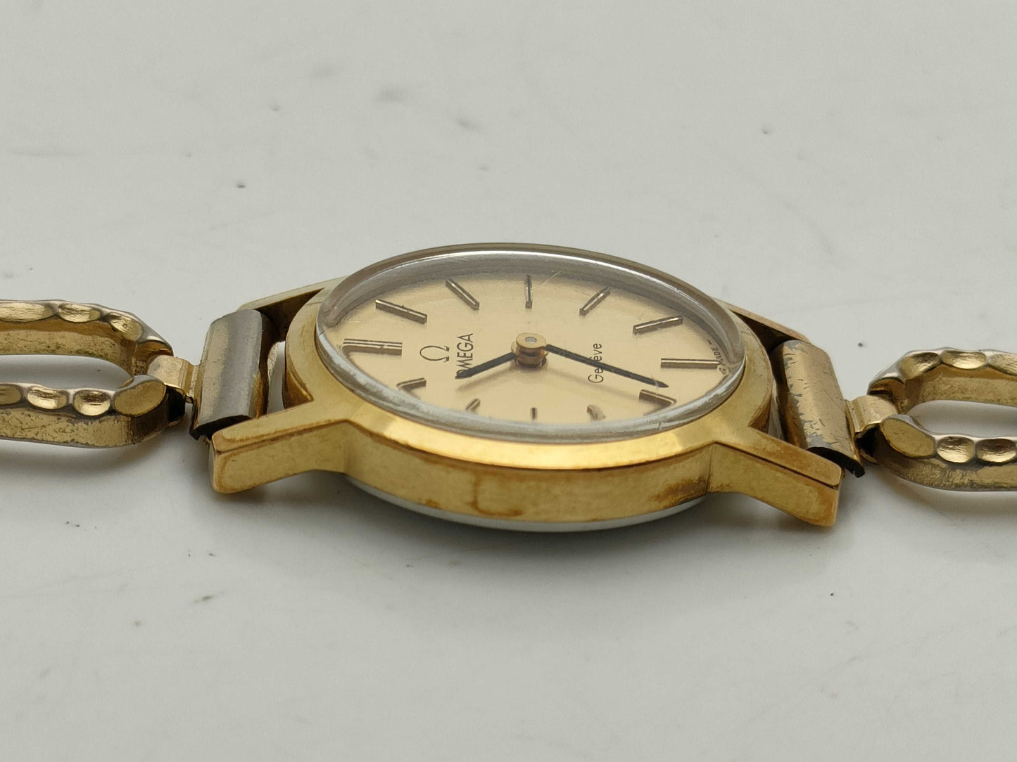OMEGA Geneva Manual Winding Women's Watch with Broken Strap