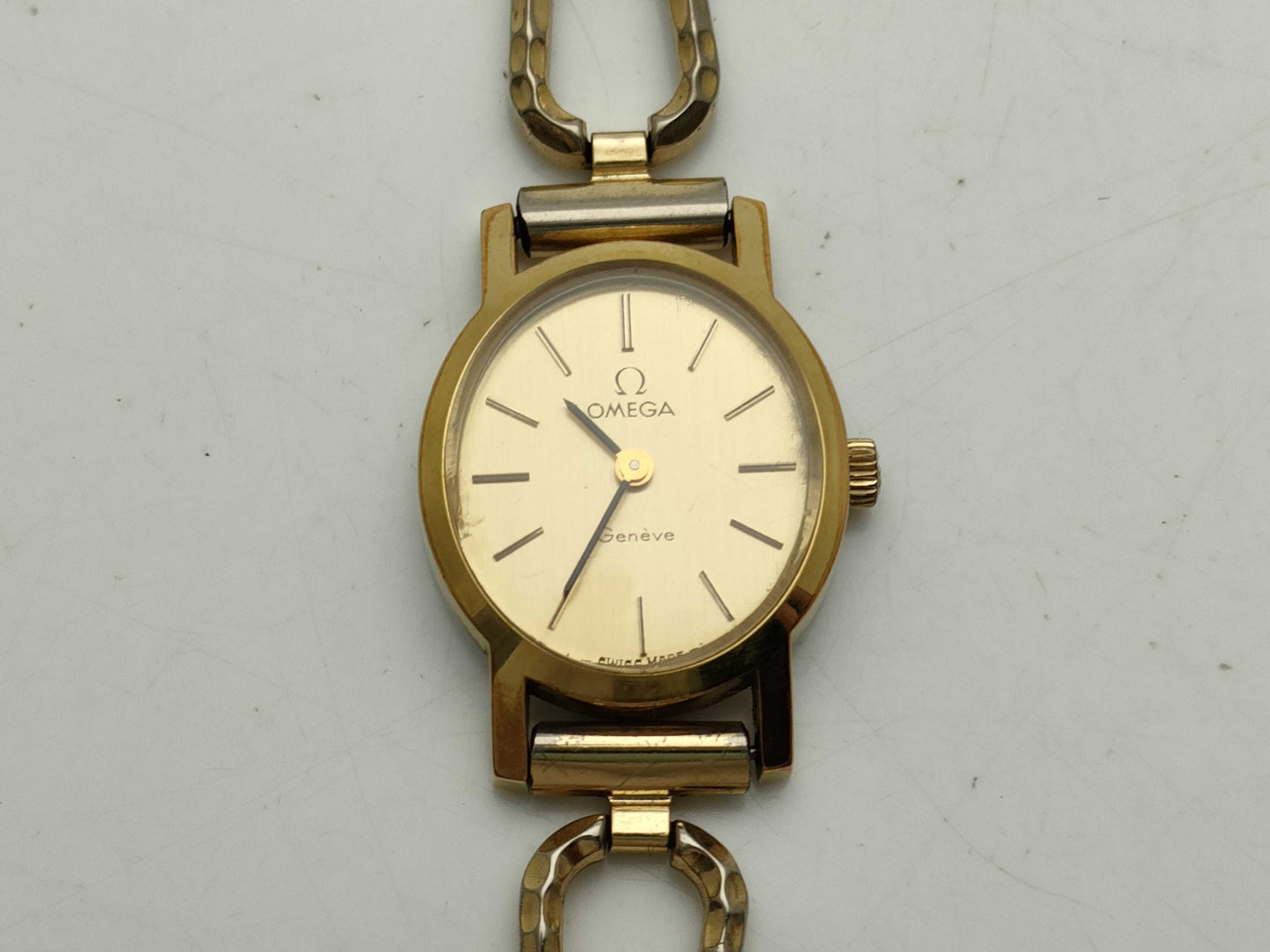 OMEGA Geneva Manual Winding Women's Watch with Broken Strap