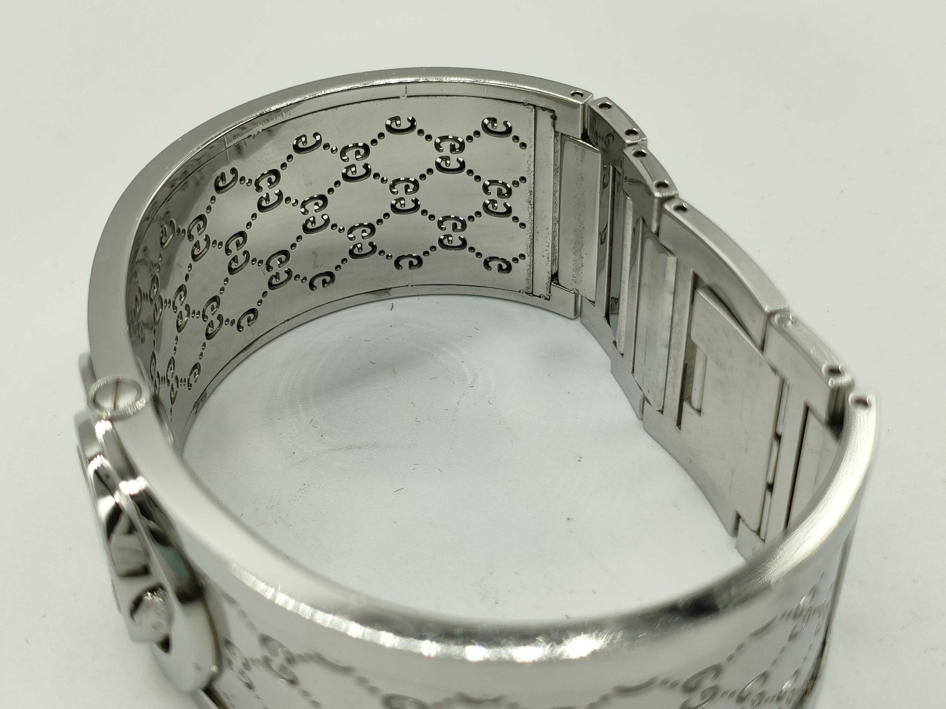 GUCCI GG Pattern Bangle Watch 112 Undying Women's Watch