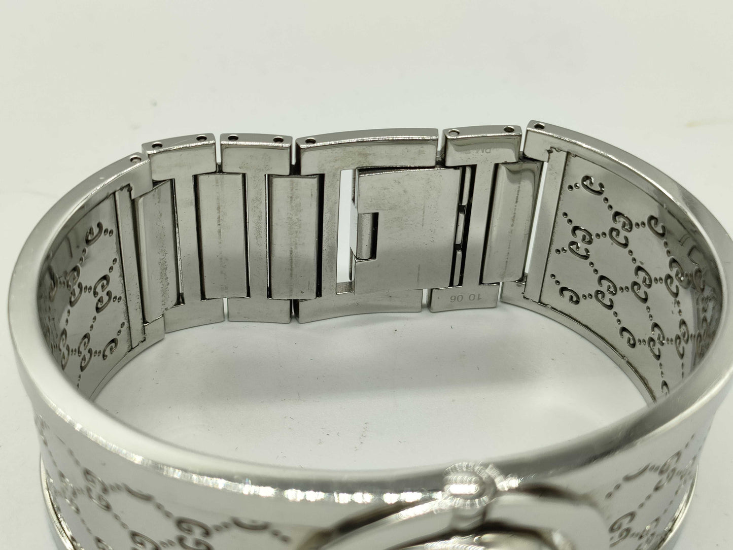 GUCCI GG Pattern Bangle Watch 112 Undying Women's Watch