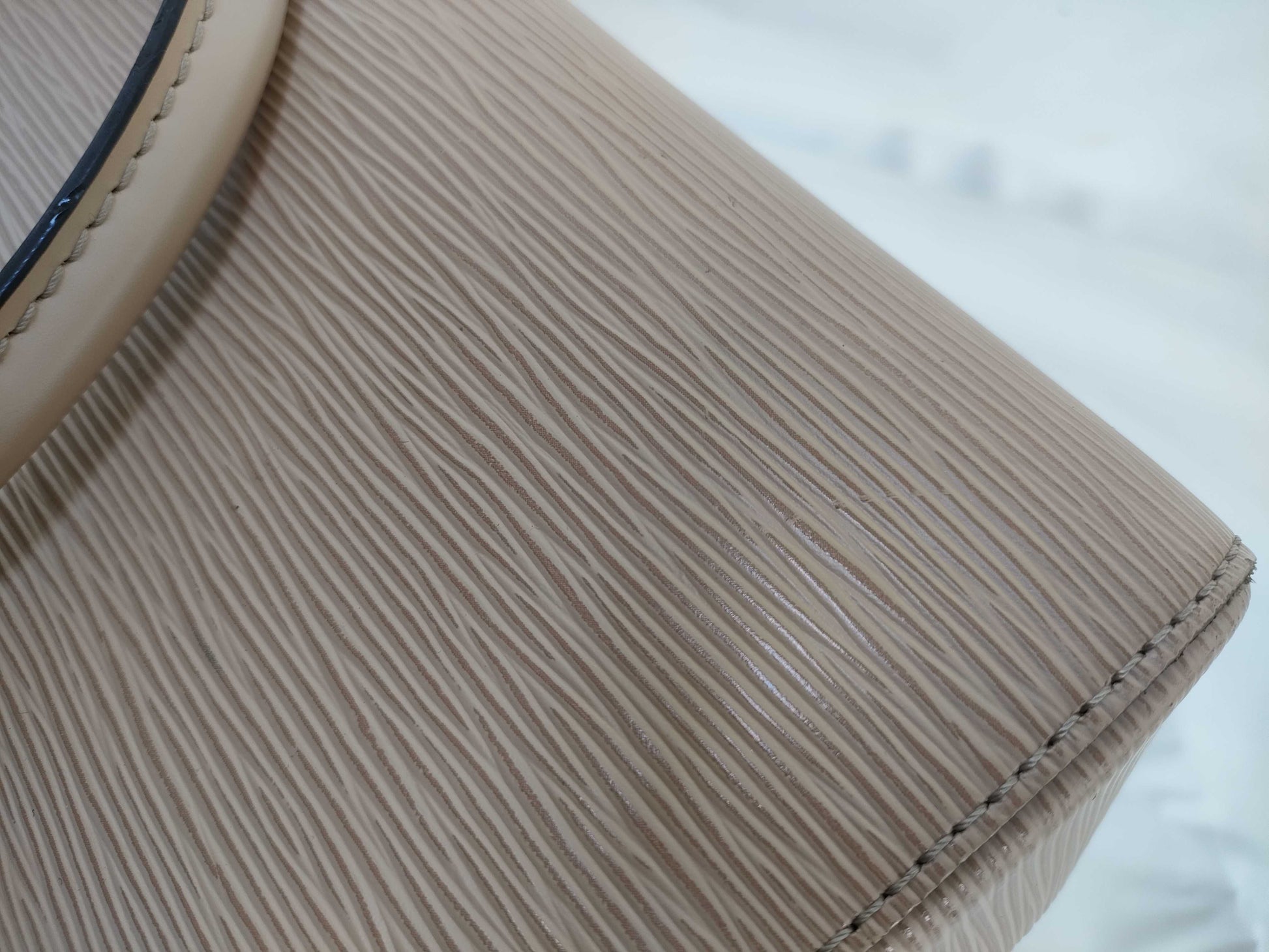 LOUIS VUITTON M94376 Epi Leather Sufflot MM Handbag 