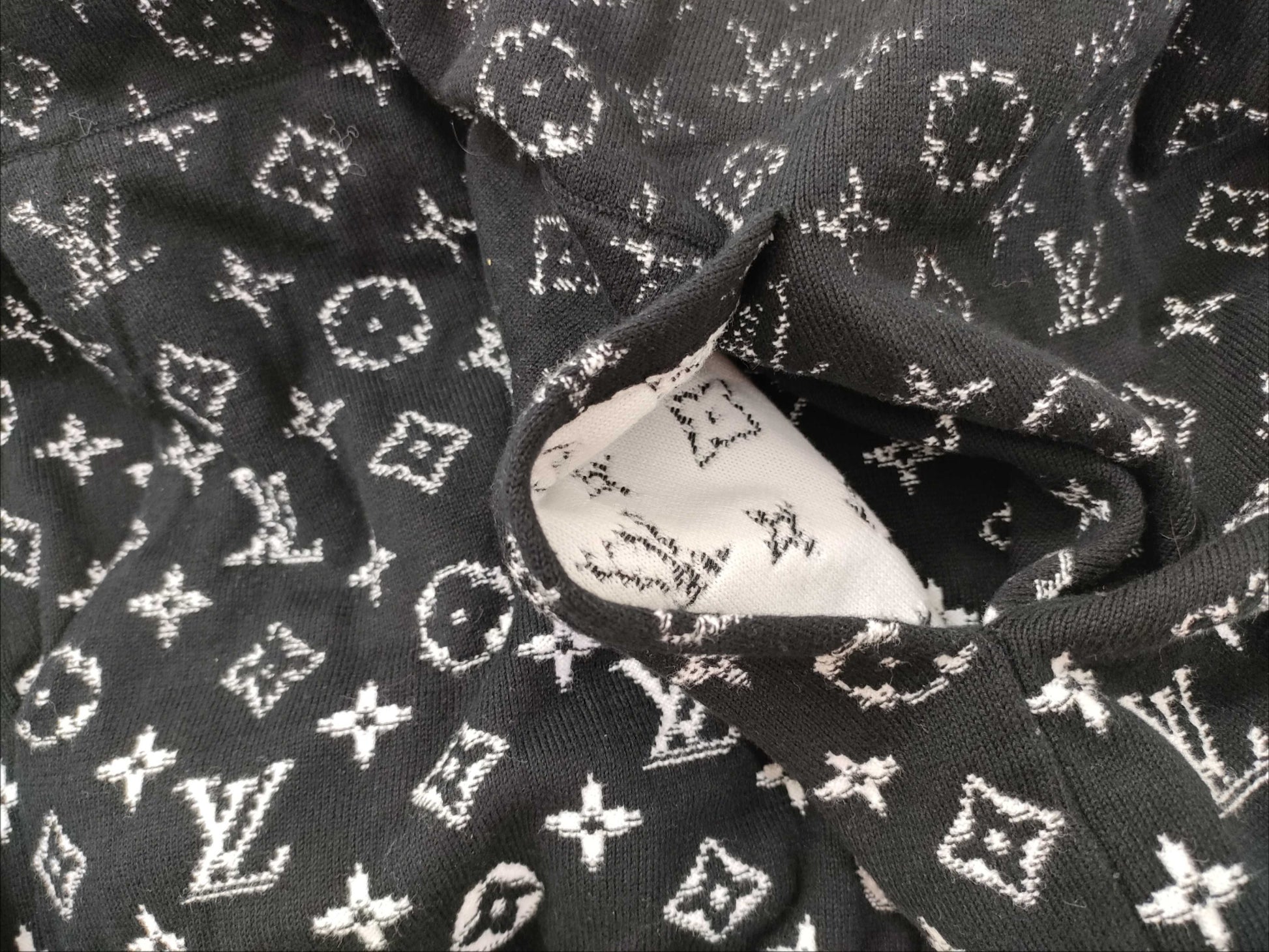 LOUIS VUITTON Monogram Gradient Hoodie Black Top