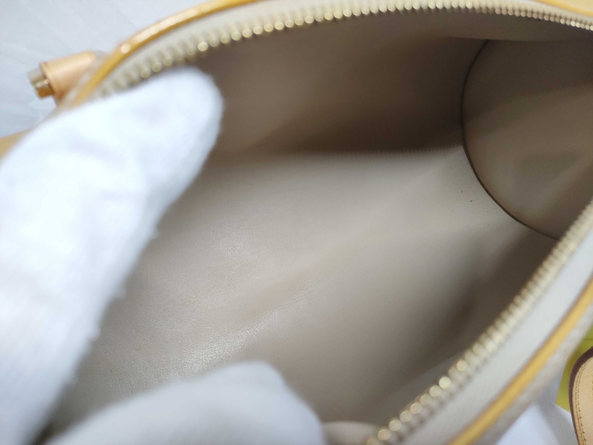 LOUIS VUITTON M91329 Vernis Bedford Handbag