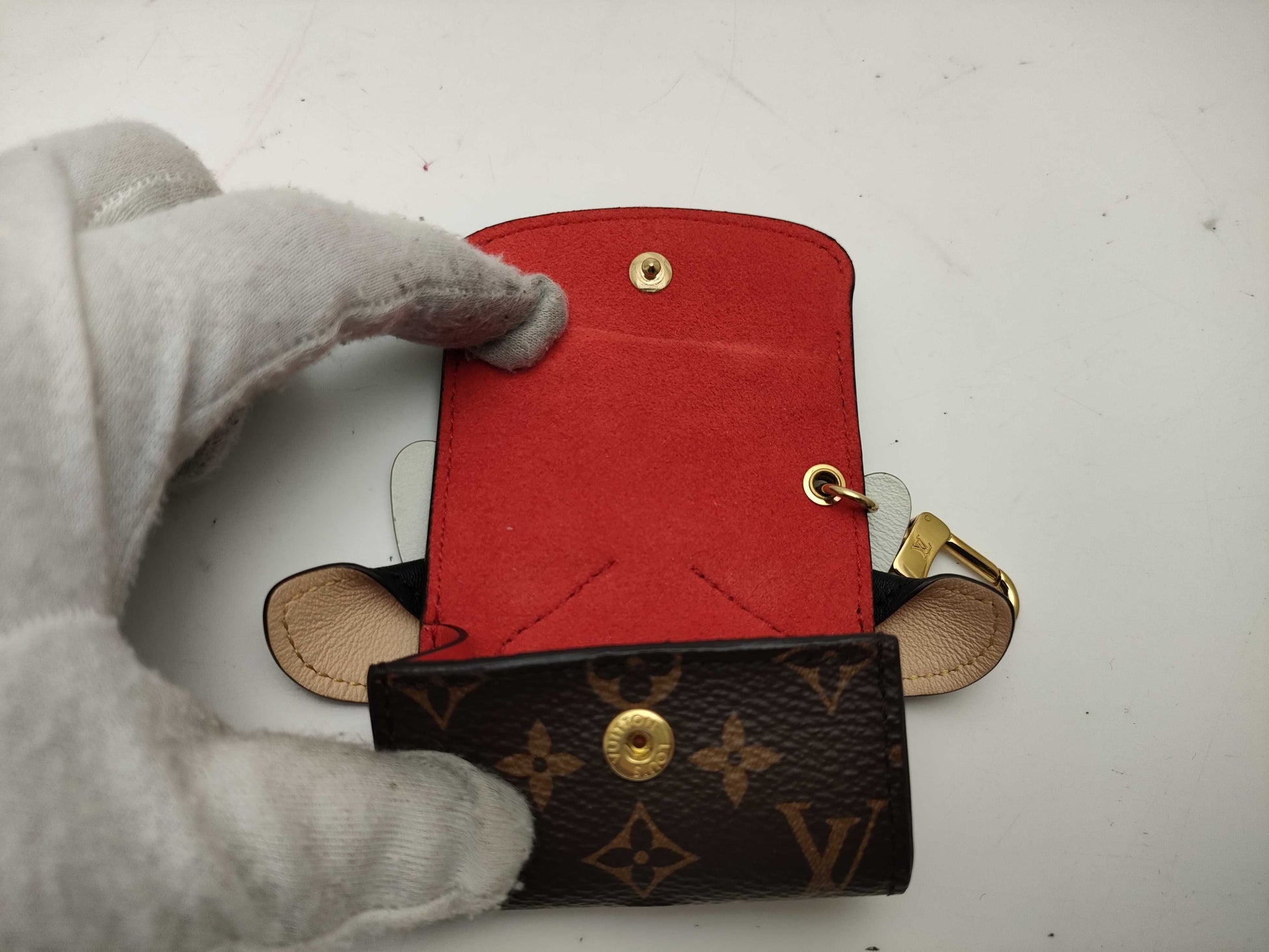 LOUIS VUITTON Monogram G10568 iPod Case Cow Other Accessories