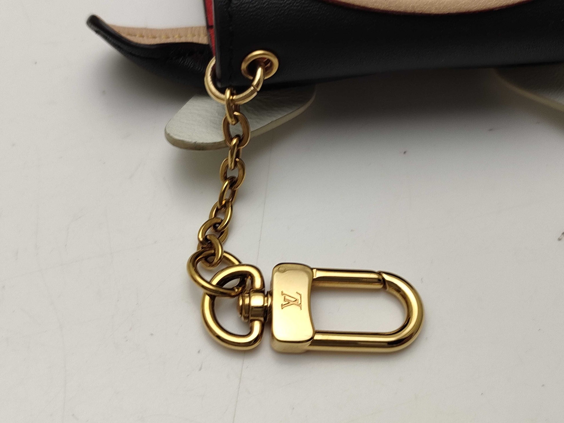 LOUIS VUITTON Monogram G10568 iPod Case Cow Other Accessories