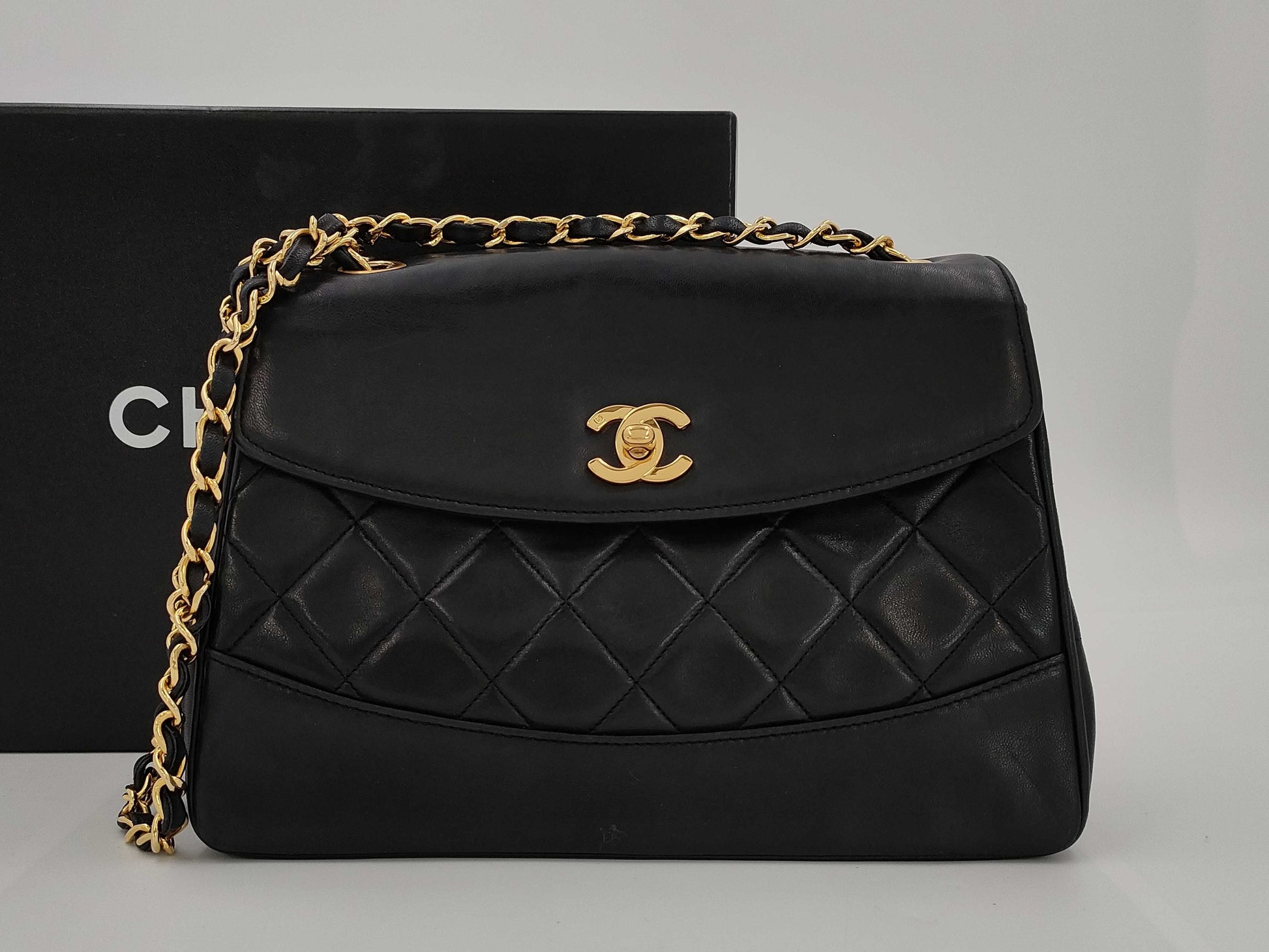 CHANEL Lambskin Matelasse Chain Shoulder Turnlock Shoulder Bag
