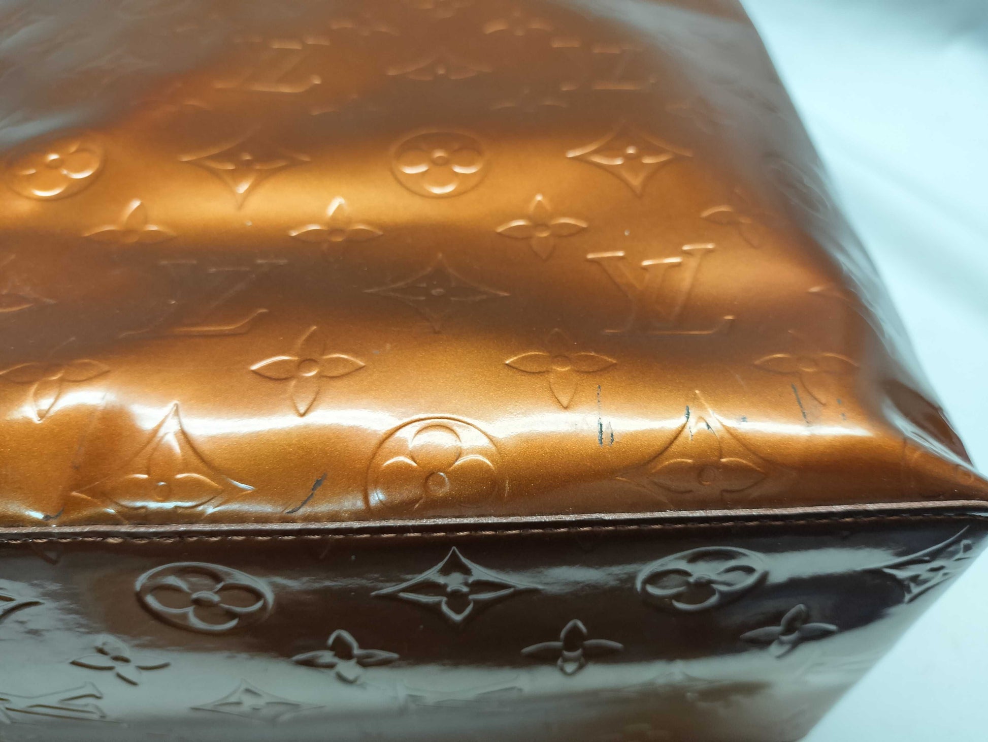 LOUIS VUITTON TH0042 Vernis Reed MM Handbag