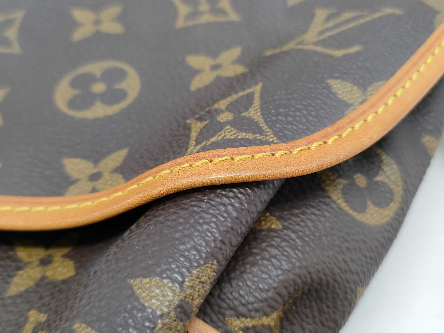 LOUIS VUITTON Monogram Saumur 30 Shoulder Bag