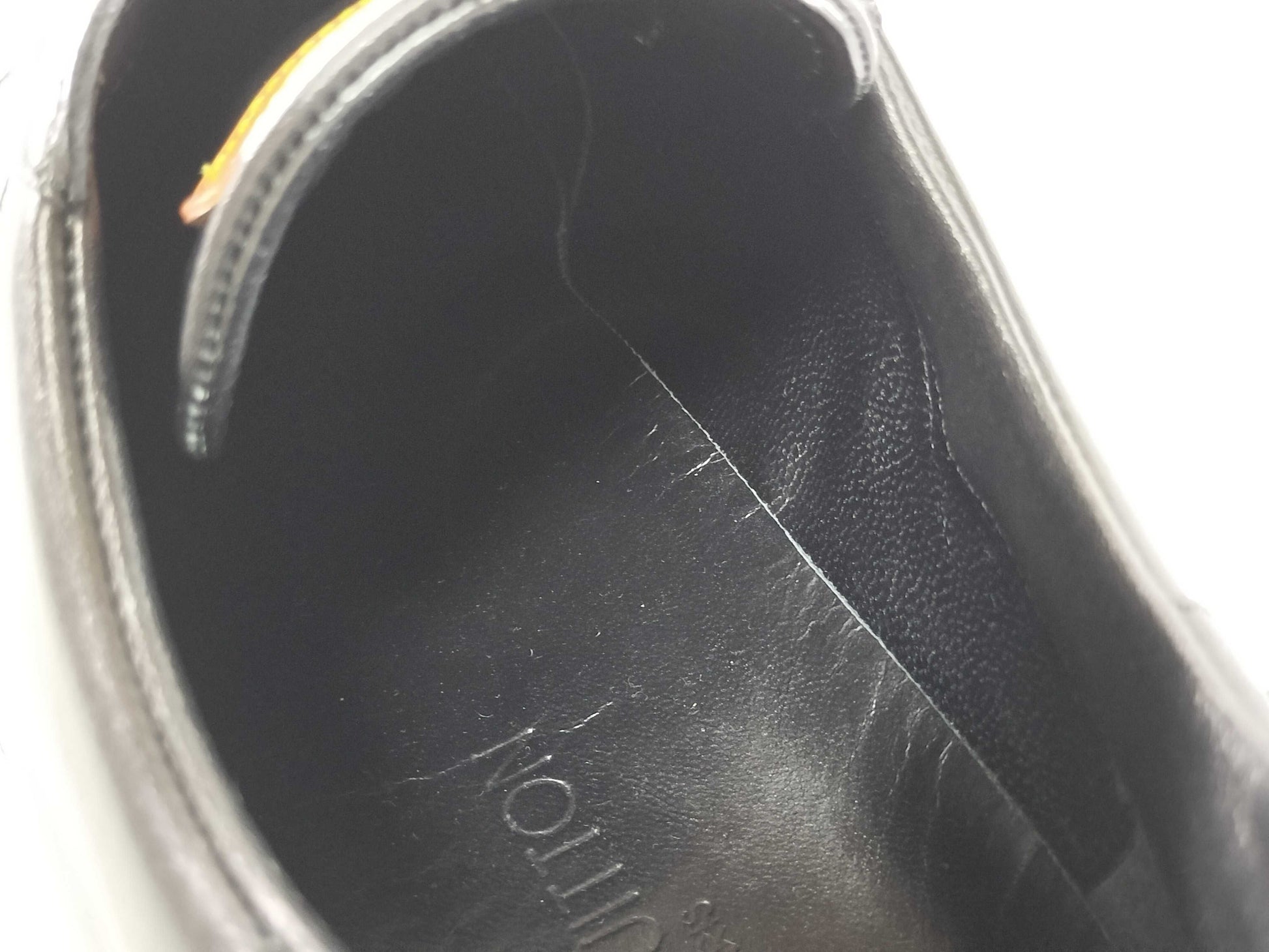 LOUIS VUITTON BA1022 Leather Sneakers