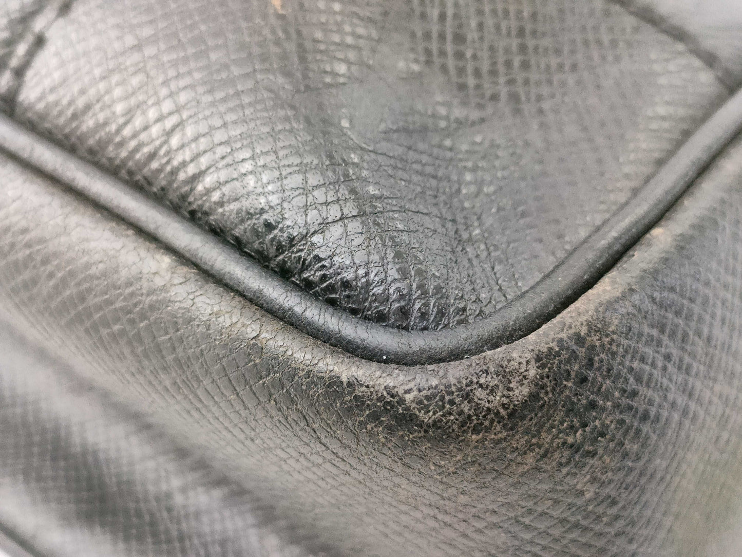 LOUIS VUITTON Taiga Neo Pavel Second Bag