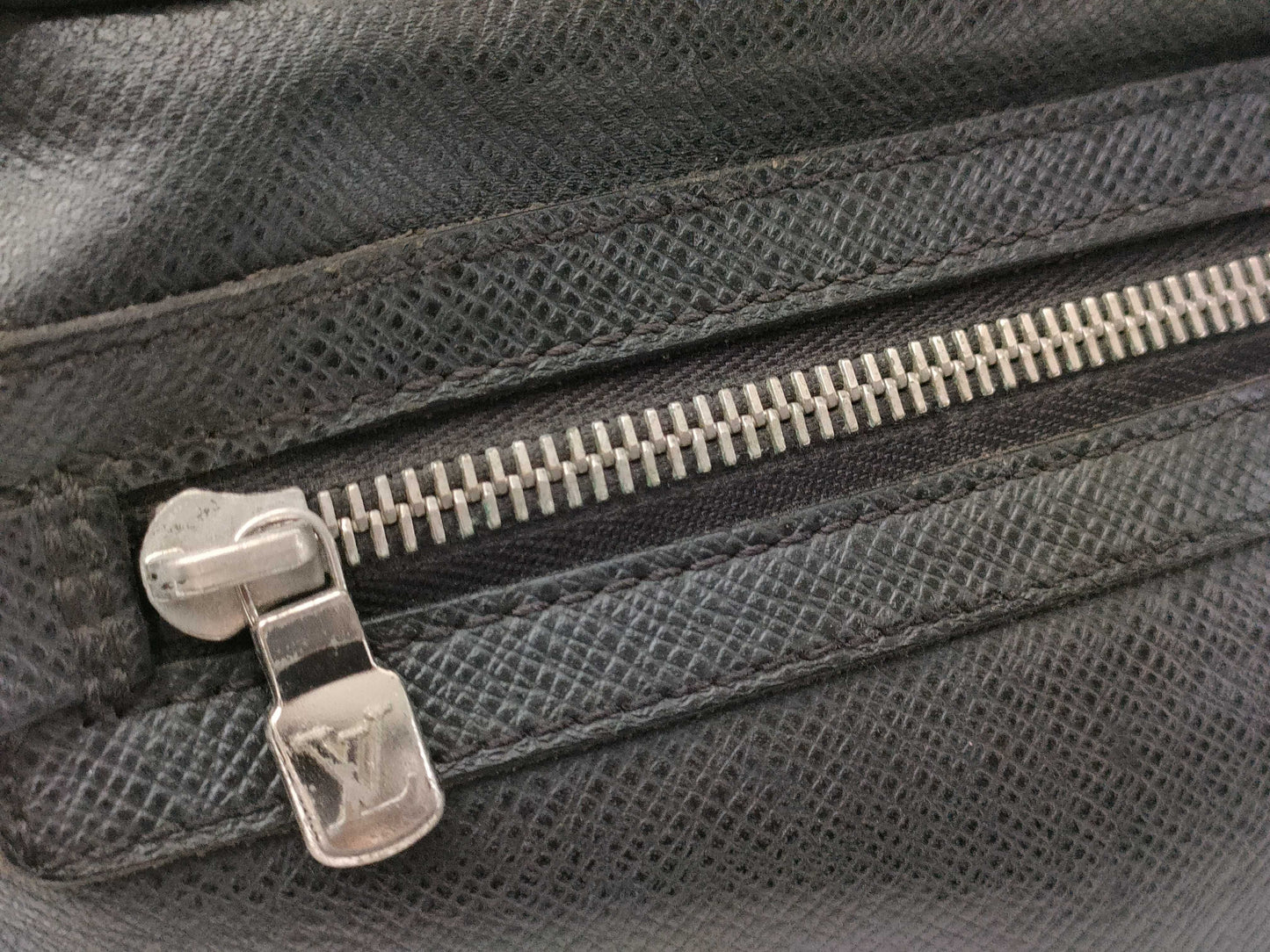 LOUIS VUITTON Taiga Neo Pavel Second Bag