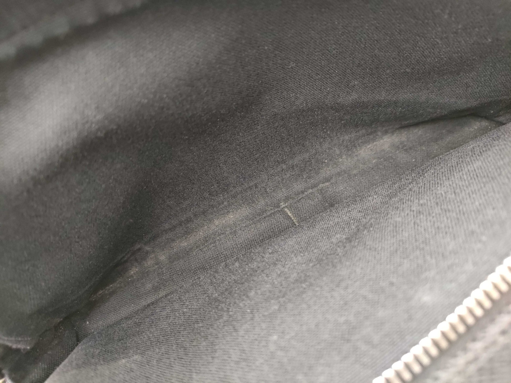 LOUIS VUITTON Taiga Neo Pavel Second Bag