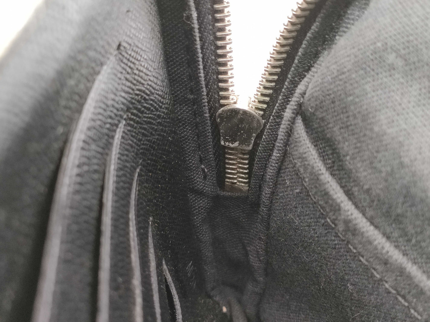 LOUIS VUITTON Taiga Neo Pavel Second Bag
