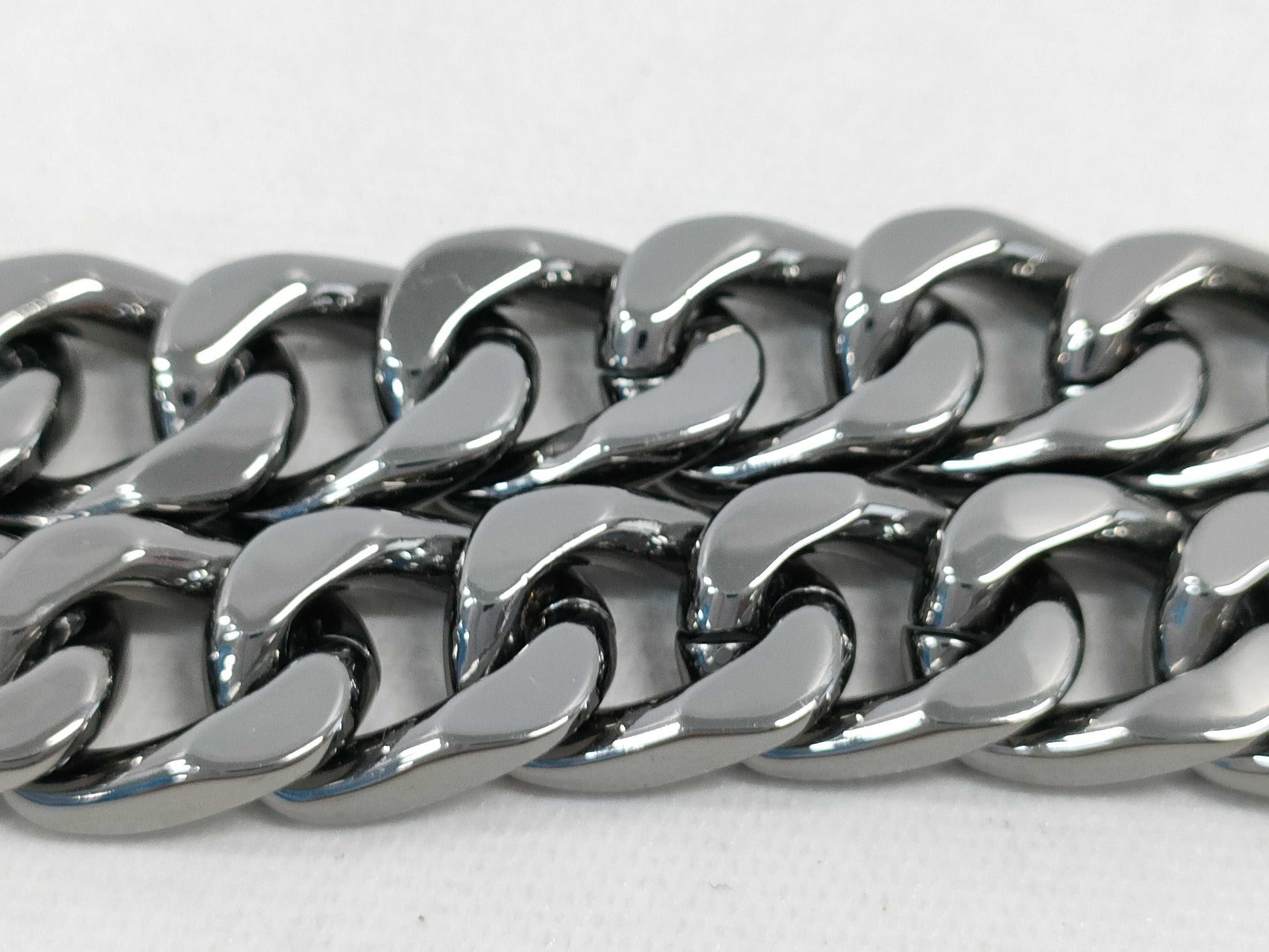 CHANEL I22K Curb Chain Necklace