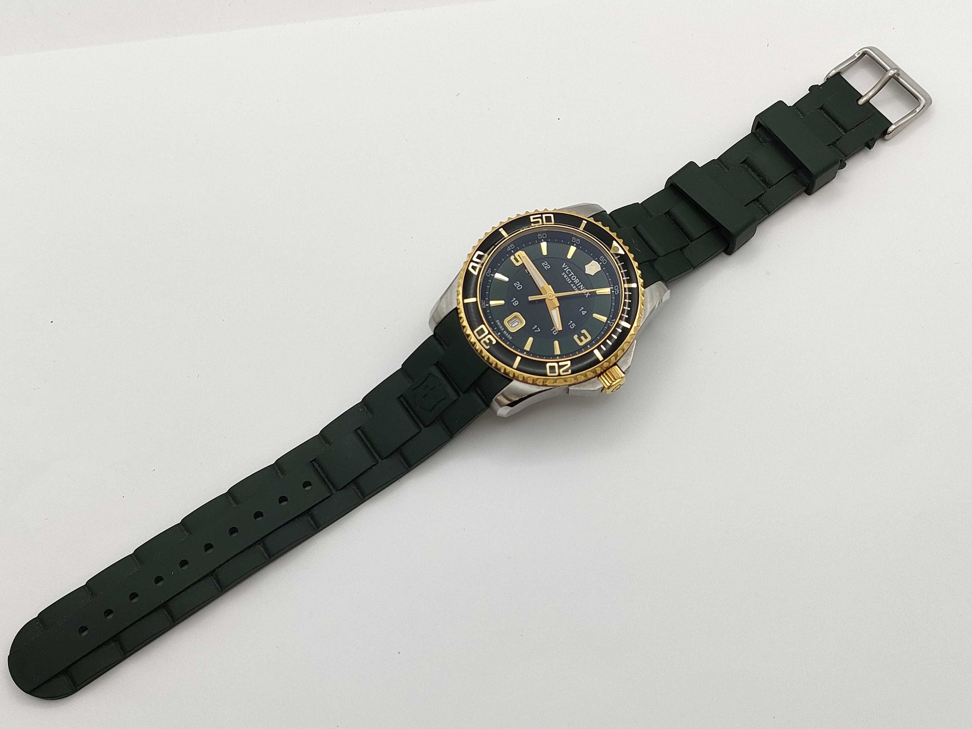 VICTORINOX 241606 Men's Watch
