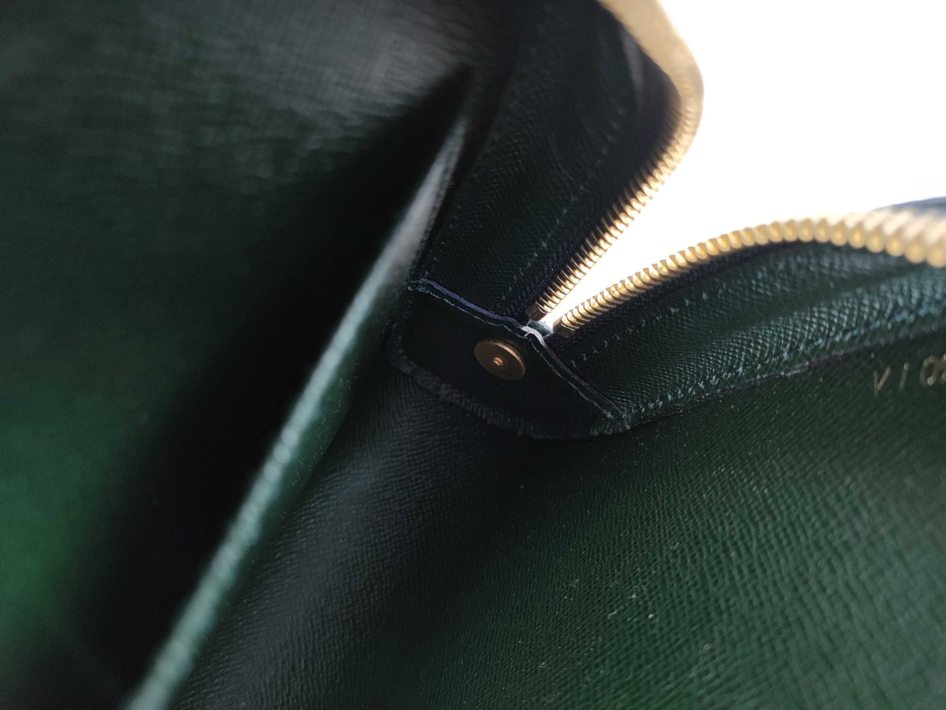 LOUIS VUITTON M30184 Taiga M30182 Baikal Second Bag