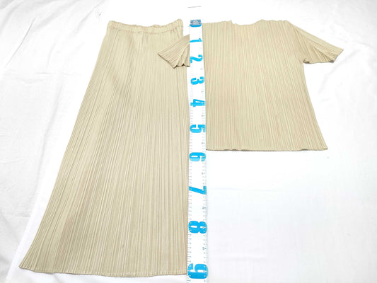 ISSEY MIYAKE Pleats Please Set, Beige, Other Apparel