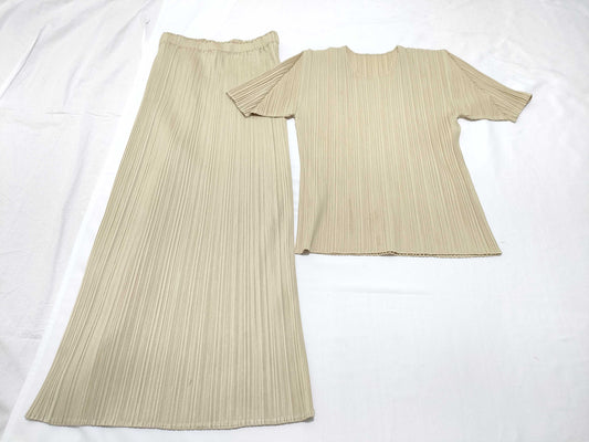 ISSEY MIYAKE Pleats Please Set, Beige, Other Apparel