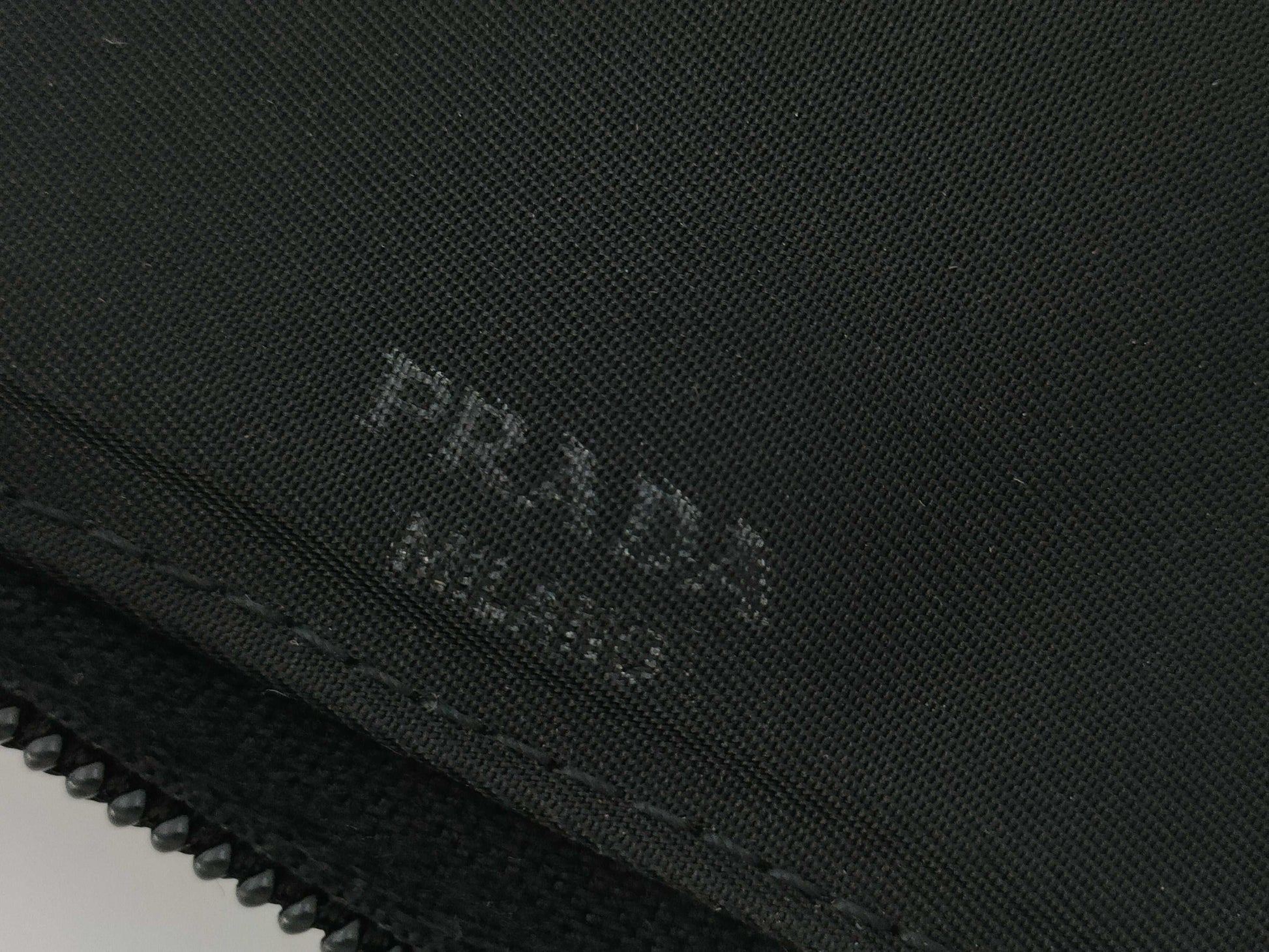 5 items including LOUIS VUITTON, PRADA, and BURBERRY wallets, key cases, and CD cases