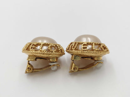 CHANEL 94A Pearl Earrings