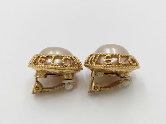 CHANEL 94A Pearl Earrings