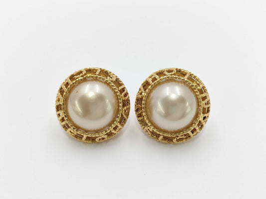 CHANEL 94A Pearl Earrings