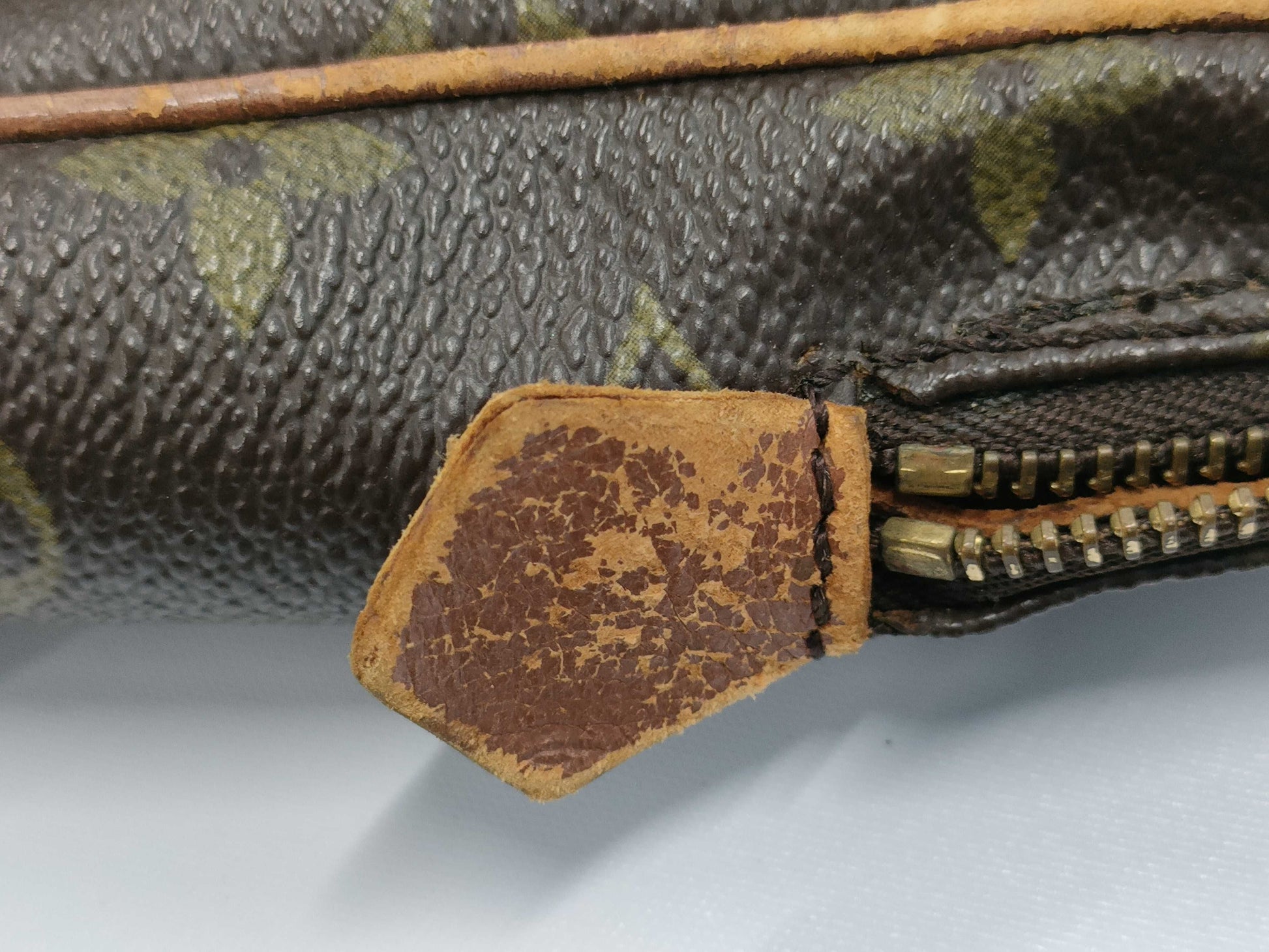 LOUIS VUITTON Monogram Shoulder Bag 