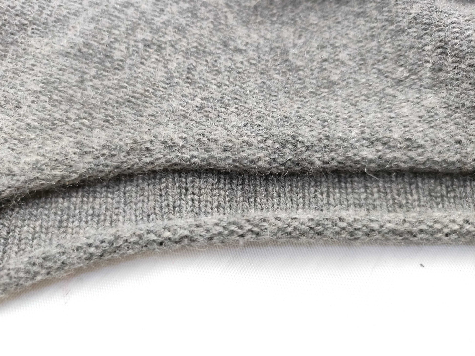 HERMES turtleneck sleeveless knit top, 100% cashmere, gray