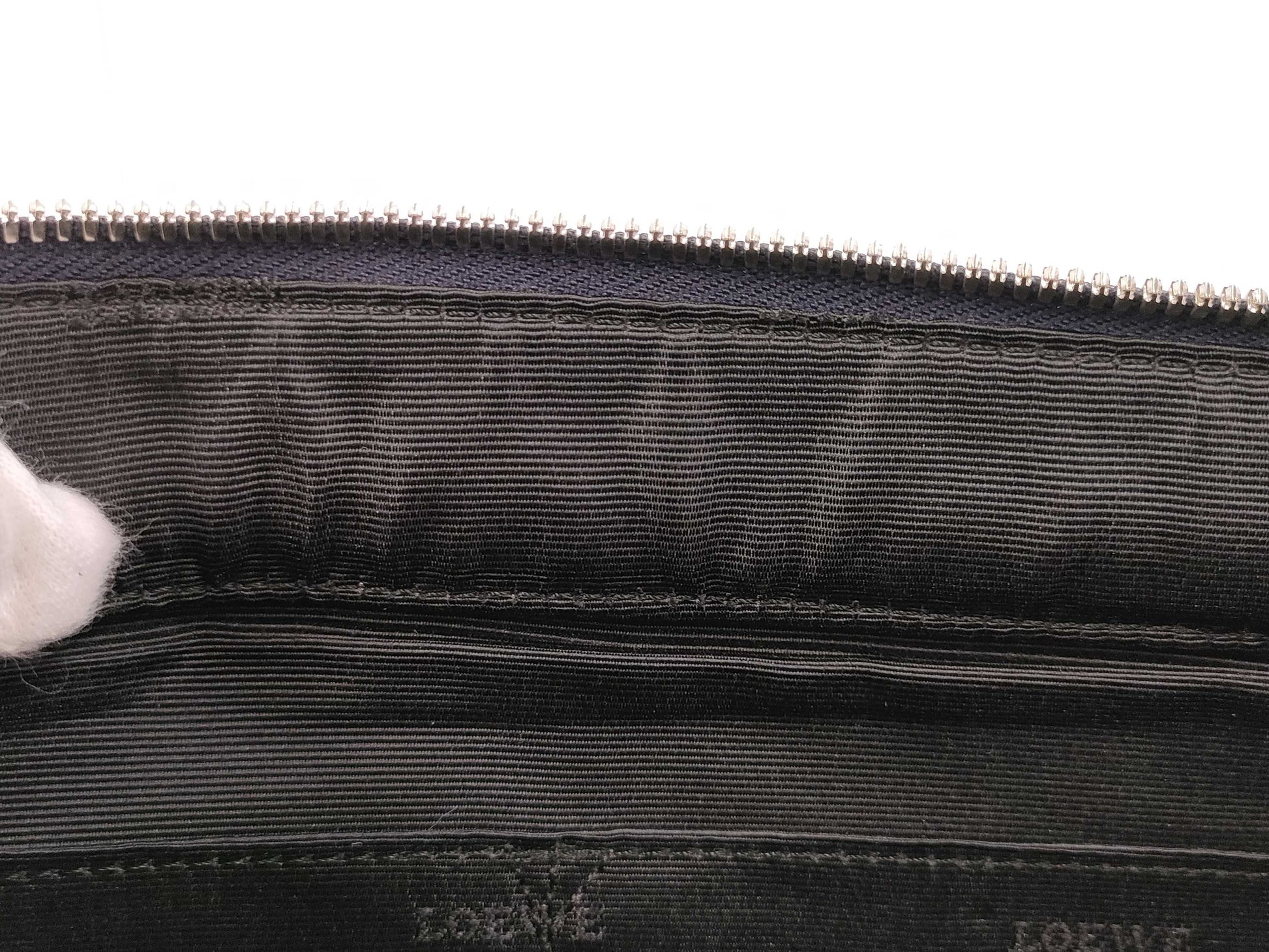 LOEWE Leather Buckle Tote/Scuff/Color Consideration Handbag