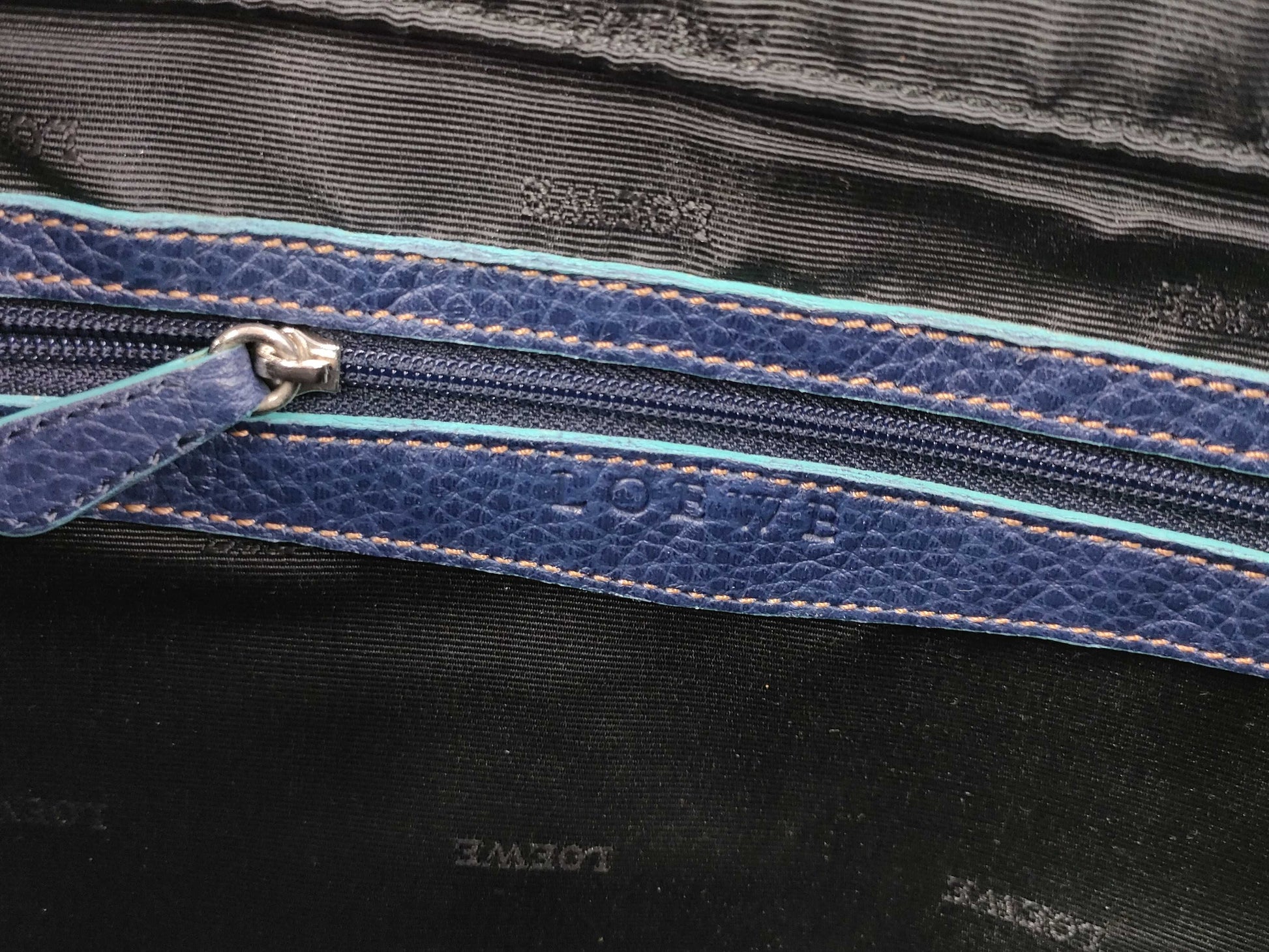 LOEWE Leather Buckle Tote/Scuff/Color Consideration Handbag