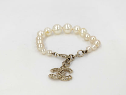 CHANEL F17 Pearl x Coco Bracelet Bracelet/Bangle