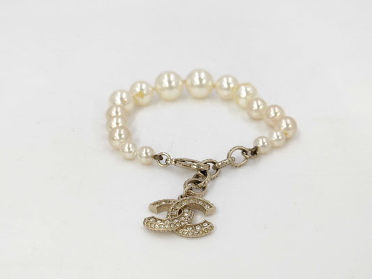 CHANEL F17 Pearl x Coco Bracelet Bracelet/Bangle