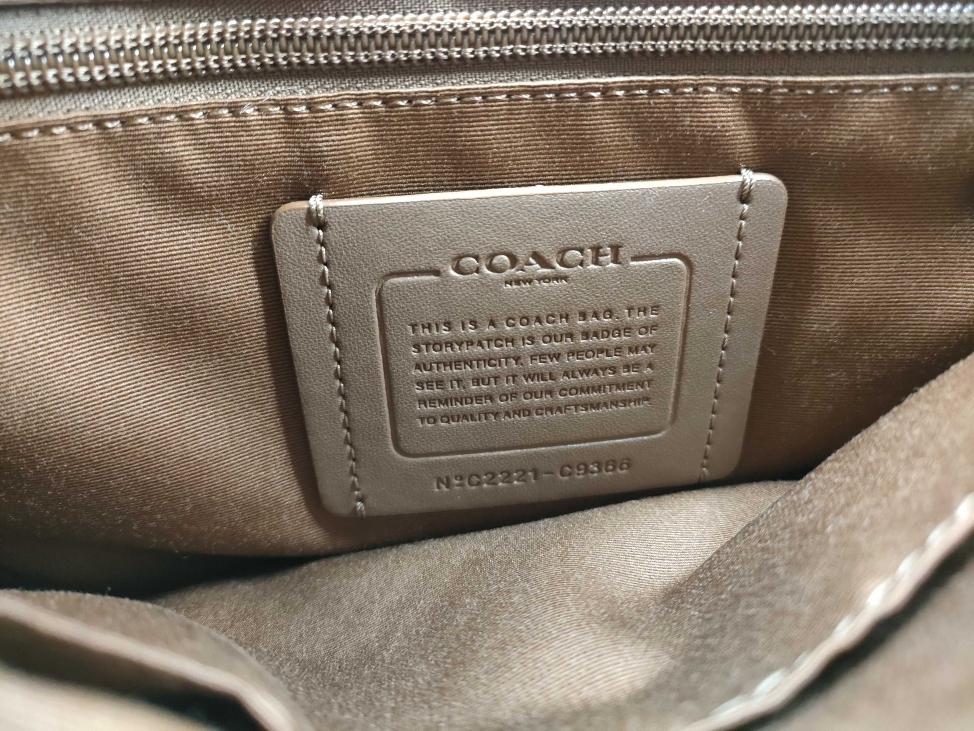 COACH Signature c9366 Shoulder Bag