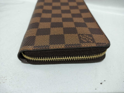 LOUIS VUITTON Damier Round Zip Wallet