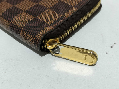 LOUIS VUITTON Damier Round Zip Wallet