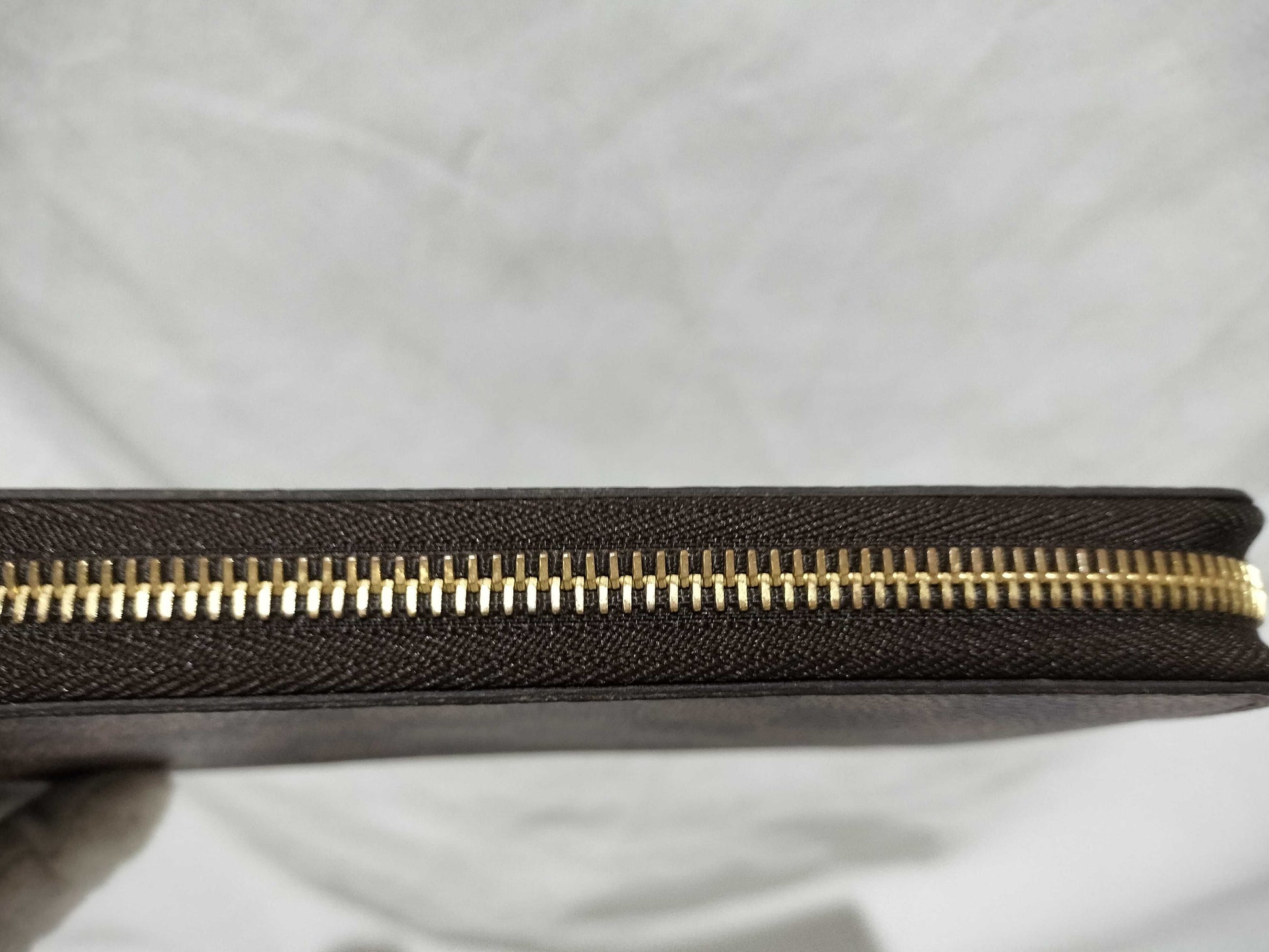LOUIS VUITTON Damier Round Zip Wallet