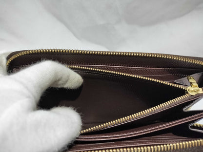 LOUIS VUITTON Damier Round Zip Wallet
