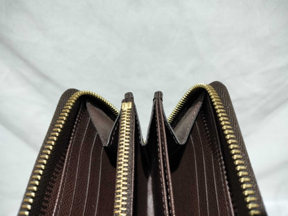 LOUIS VUITTON Damier Round Zip Wallet