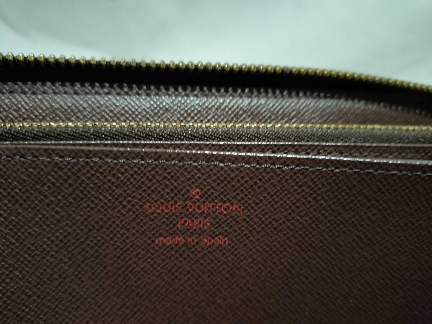 LOUIS VUITTON Damier Round Zip Wallet