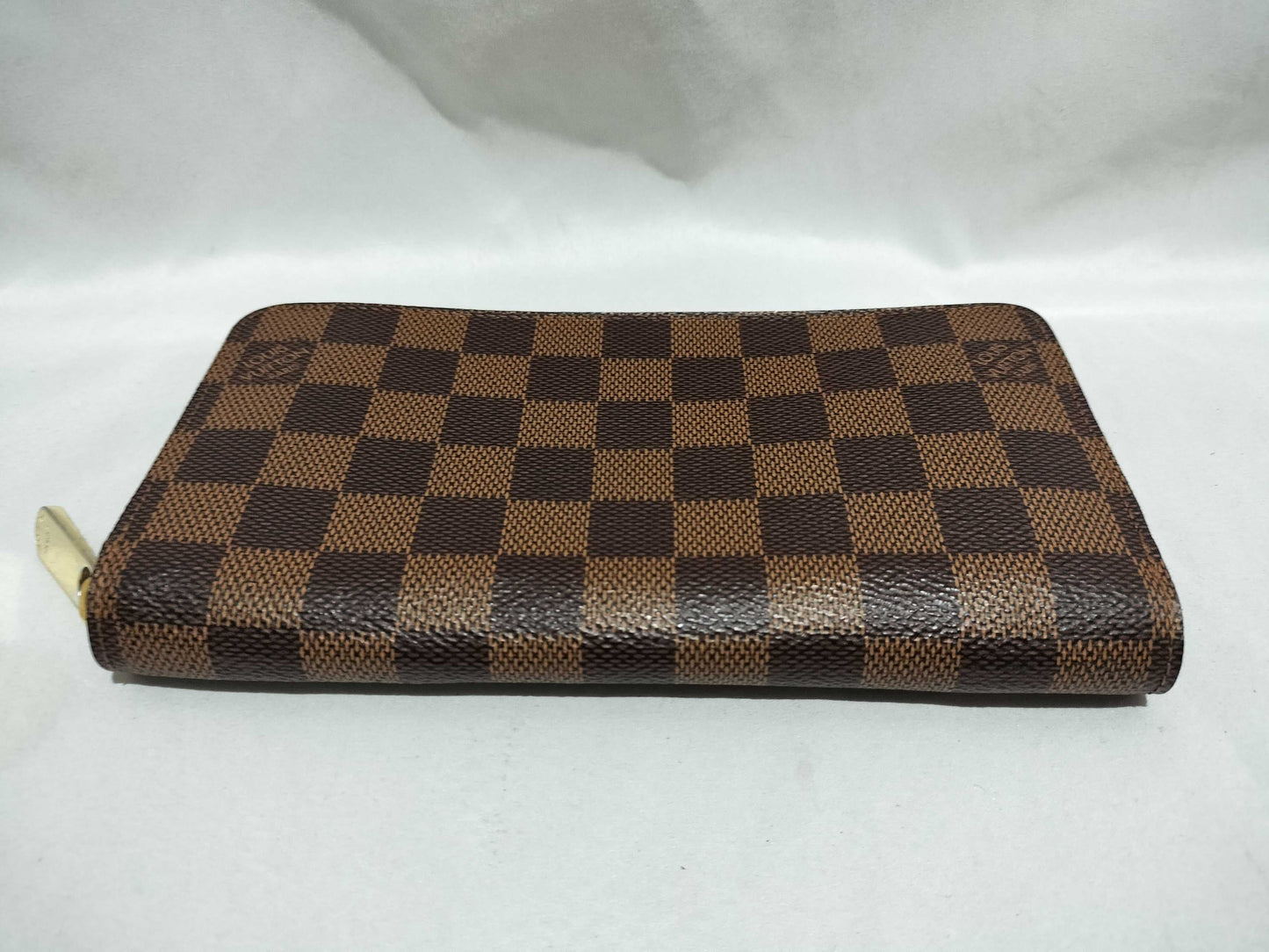 LOUIS VUITTON Damier Round Zip Wallet