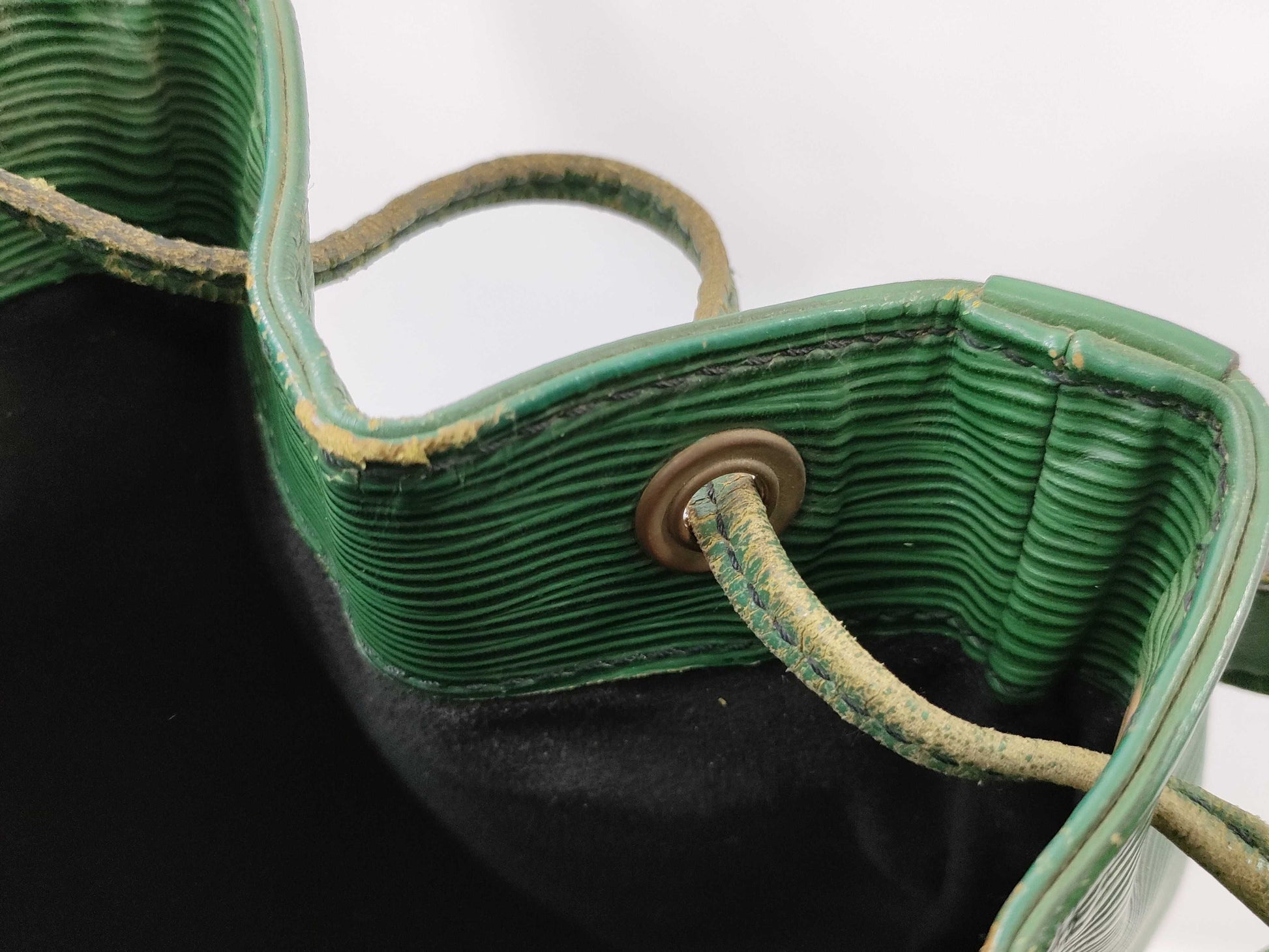 LOUIS VUITTON Epi Noe/Green Shoulder Bag