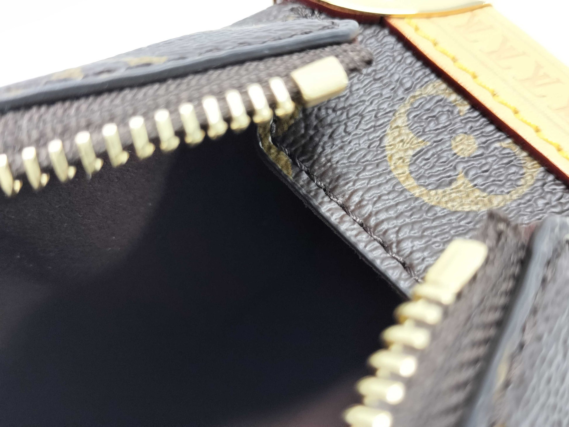 LOUIS VUITTON Monogram M46815 Handbag